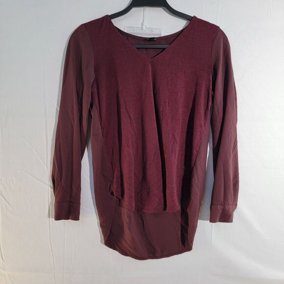 Ann Taylor Petite Red Shirt V Neck Long Sleeve Curved Hem Knit Women's Size XSP - Picture 2 of 9